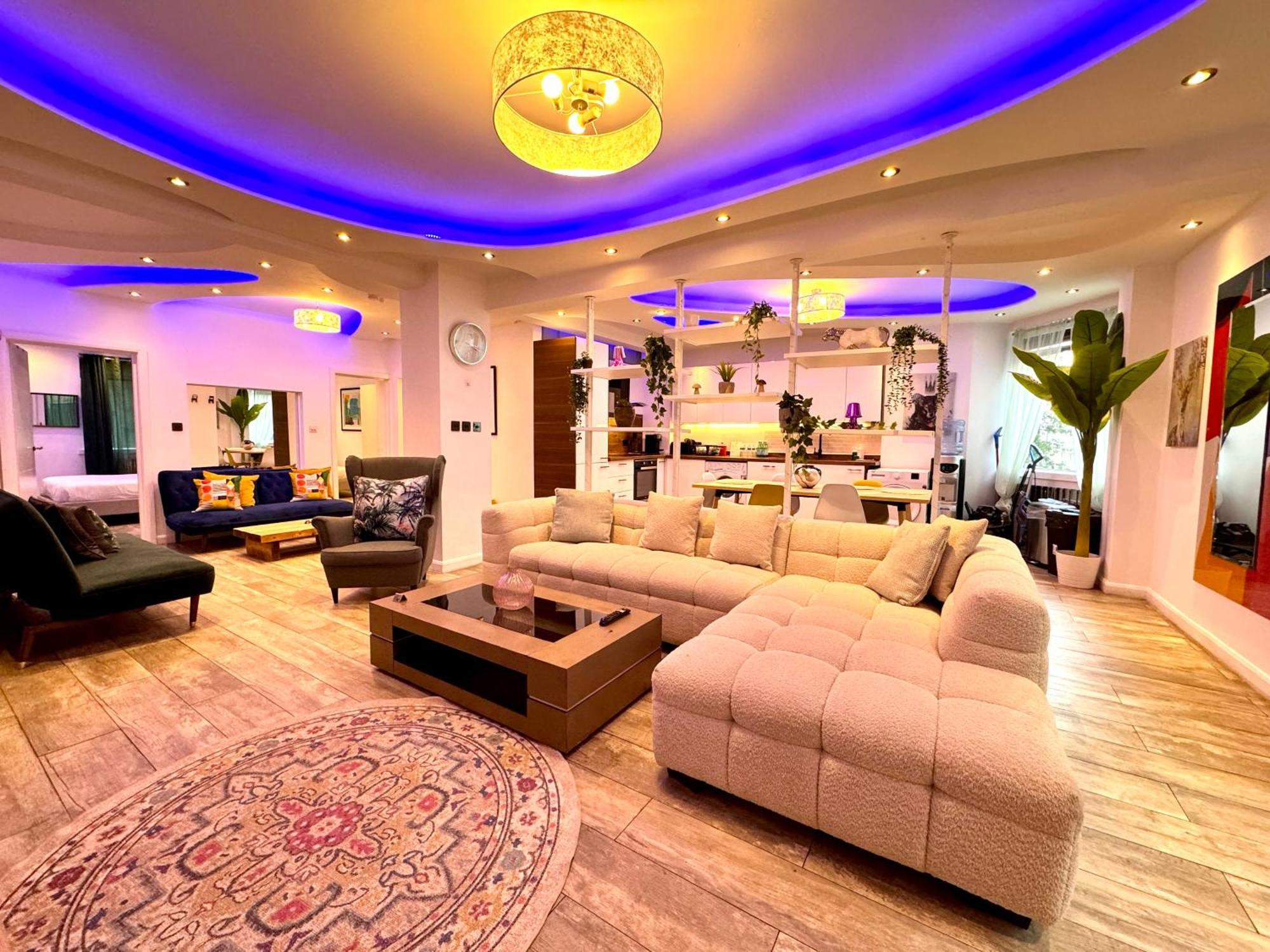 One Hyde Park By Wild Apartment *